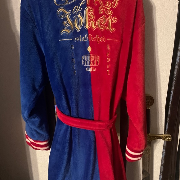Property of joker bathrobe - Picture 2 of 3